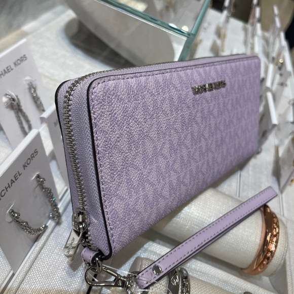 MICHAEL KORS Jet Set Large Signature Logo Continental Wallet Wristlet Lt Quartz - Picture 15 of 16